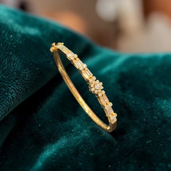 B-014 (26) Pavé 1.34 Cts Round Baguette F/VS1 Diamonds Statement Bracelet 18K Yellow Gold