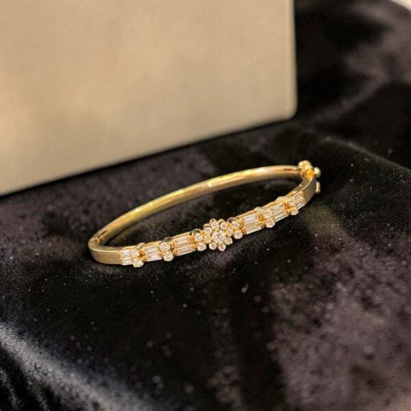 B-014 (29) Pavé 1.34 Cts Round Baguette F/VS1 Diamonds Statement Bracelet 18K Yellow Gold