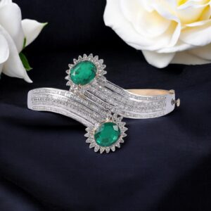 B-036 (6) Dazzling 4.40 Cts Round Baguette Cut Diamonds Emerald Cocktail Bracelet 14K Gold