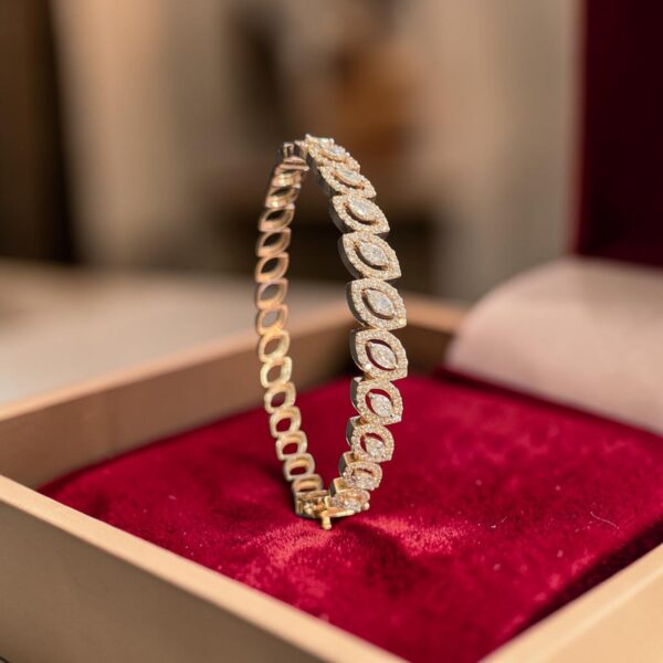 B-039 (28) Pavé 2.30 Cts Marquise Round F/VS1 Diamonds Halo Statement Bracelet In 14K Gold