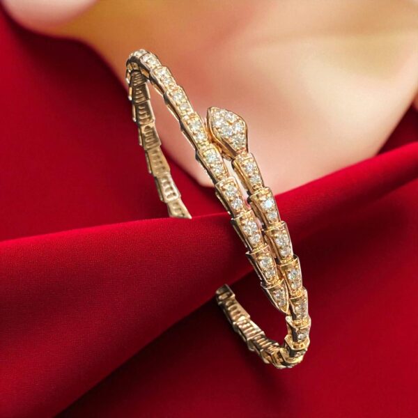 Classy 2.17 Cts Round Brilliant Cut F/VS1 Diamonds Serpenti Viper Bracelet 18K Gold
