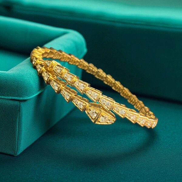 Pave 2.17 Cts Round Brilliant F/VS1 Diamonds Serpenti Viper Bracelet 18K Gold