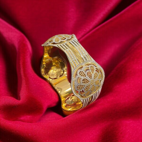 Exquisite Heavy Dubai Handmade Slip-On Bangle In Hallmark 22K Multi-Tone Gold