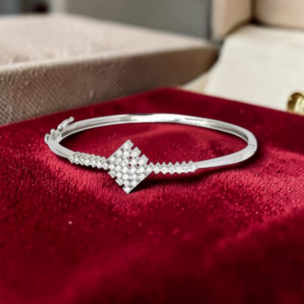 Classy 1.42 Cts Round Brilliant F/VS1 Diamonds Statement Bracelet 14K White Gold