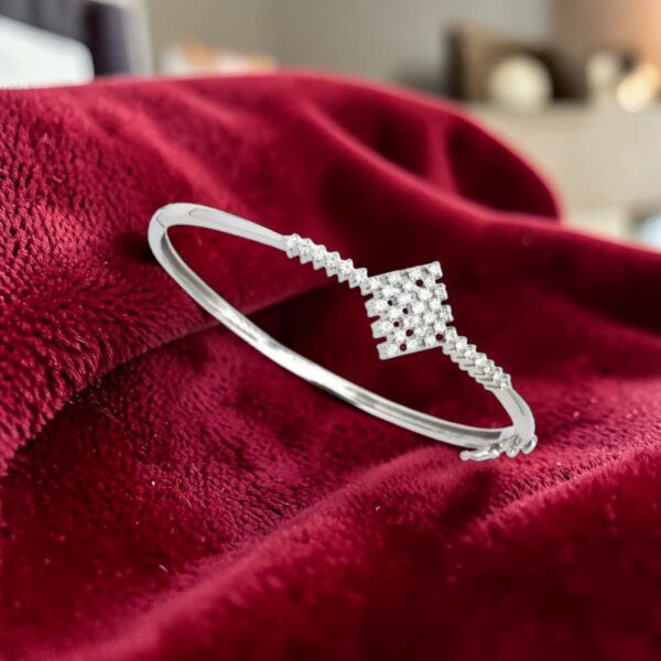Classy 1.42 Cts Round Brilliant F/VS1 Diamonds Statement Bracelet 14K White Gold