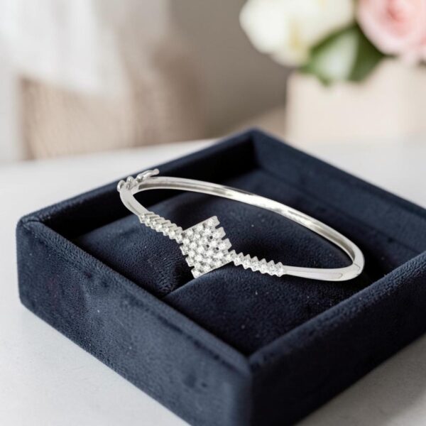 Classy 1.42 Cts Round Brilliant F/VS1 Diamonds Statement Bracelet 14K White Gold