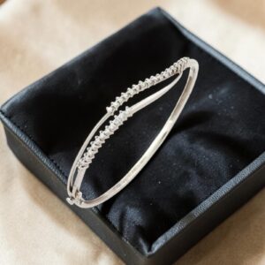 B-115 (3) Stunning 1.14 Cts Round Brilliant F/VS1 Diamonds Wave Bracelet In 14K White Gold