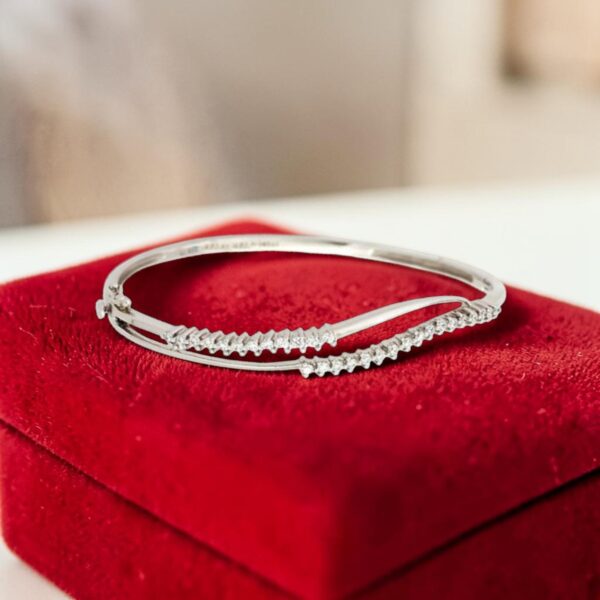 B-115 (5) Stunning 1.14 Cts Round Brilliant F/VS1 Diamonds Wave Bracelet In 14K White Gold