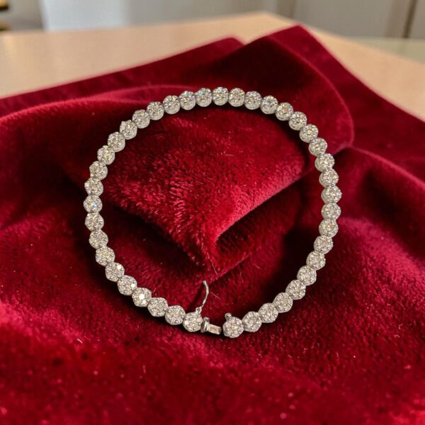 Classy 4.78 Cts Round Brilliant F/VS1 Diamonds Cluster Tennis Bracelet 14K Gold