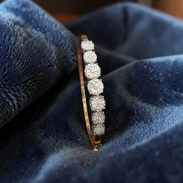 Stunning 0.92 Cts Round Brilliant F/VS1 Diamonds Statement Bracelet In 14K Gold