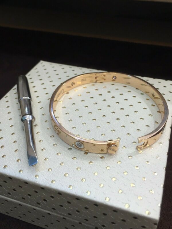0.42 Cts Round Brilliant F/VS1 Diamonds Unisex Love Screw Bracelet In Certified 14K Rose Gold