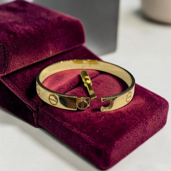 B-129-K (16) Classy Unisex Love Screw Bracelet In 14K Yellow Gold