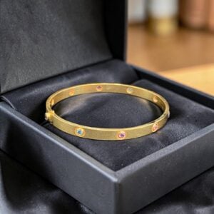 B-132 (28) Stunning 1.60 Cts Natural Multi-Stone Rainbow Bracelet In 18K Yellow Gold Unisex