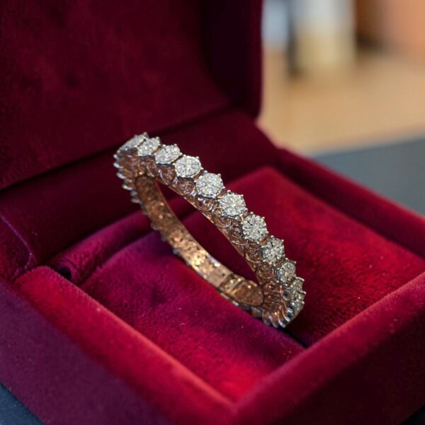 3.90 Cts Round Brilliant F/VS1 Diamonds Cluster Filigree Bracelet in 14K Rose Gold