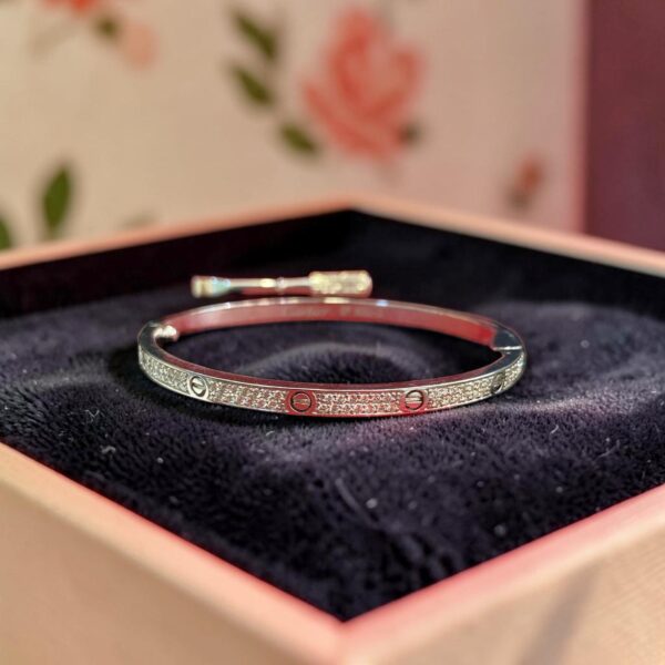 B-136-W (15) 1.51 Cts Round Brilliant F/VS1 Diamonds Unisex Love Screw Bracelet in 14K White Gold