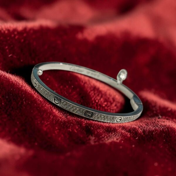 B-136-W (16) 1.51 Cts Round Brilliant F/VS1 Diamonds Unisex Love Screw Bracelet in 14K White Gold
