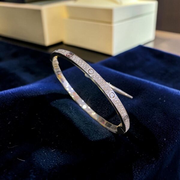 B-136-W (18) 1.51 Cts Round Brilliant F/VS1 Diamonds Unisex Love Screw Bracelet in 14K White Gold
