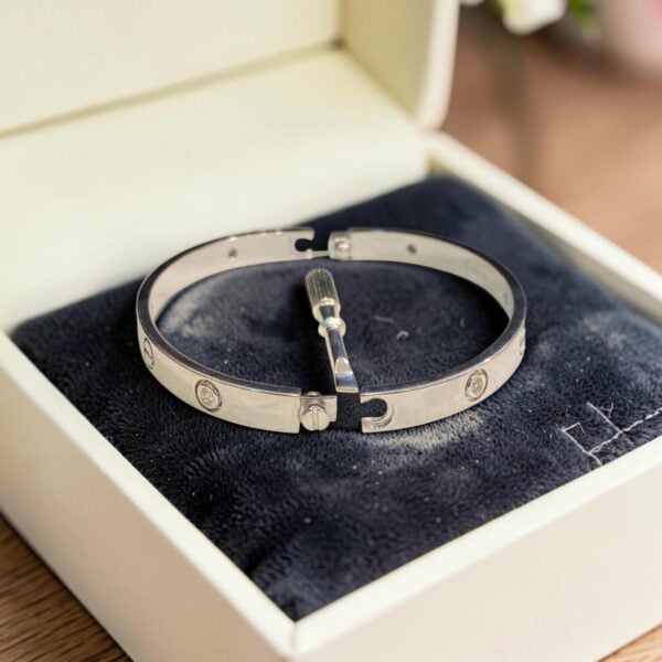 B-137 (16) 0.42 Cts Round Brilliant F/VS1 Diamond Unisex Split Love Bracelet 14K in White Gold