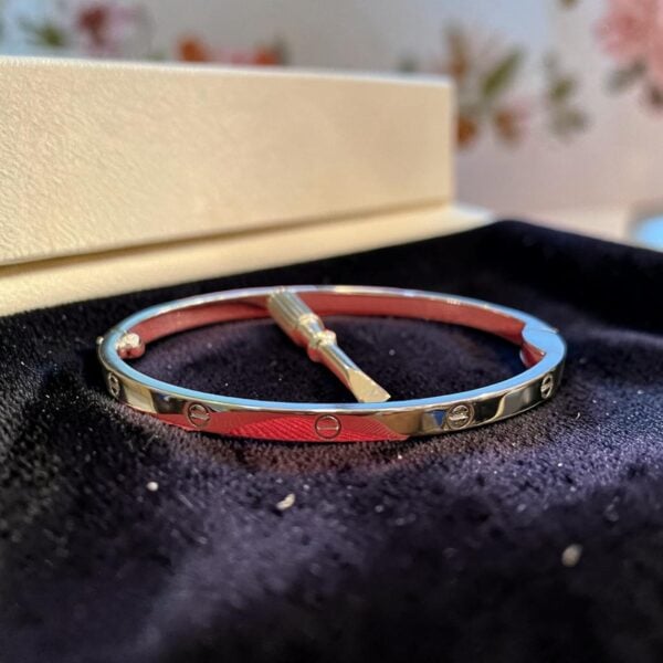 Stunning Unisex Thin Love Screw Bracelet in 14K White Gold