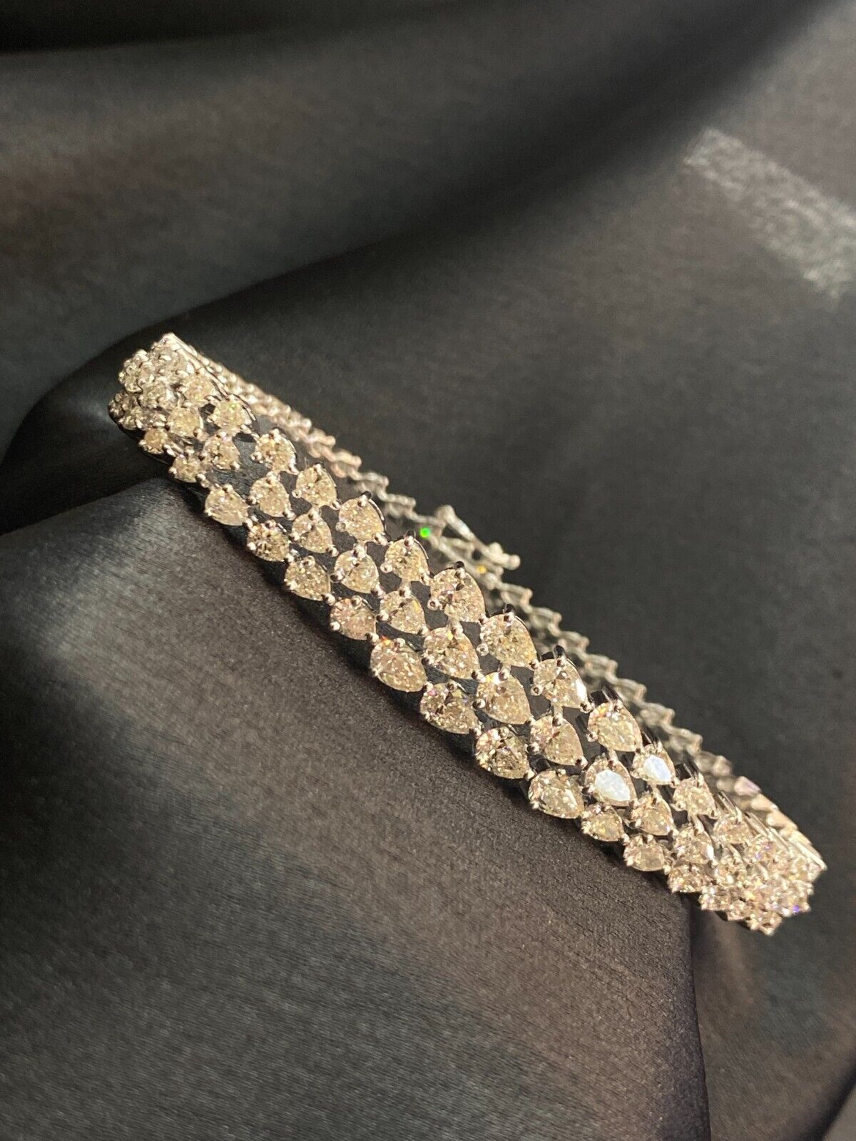 Bracelet Tennis Diamants 8,97 Cts - Or Blanc 18K - Diamants Naturels Poire - Taille Personnalisable