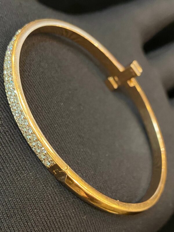 Stunning 2.98 Cts Round Brilliant Cut Diamonds T1 Wide Hinged Bracelet In 18K Gold
