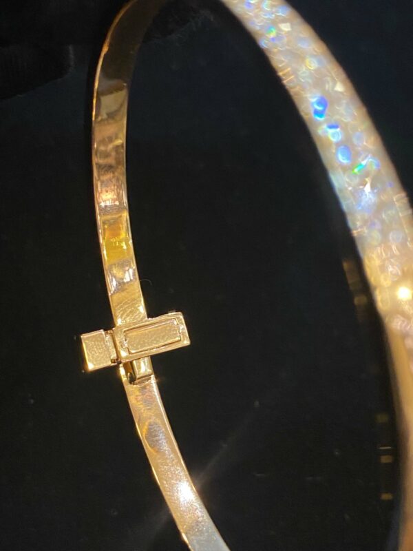 Stunning 2.98 Cts Round Brilliant Cut Diamonds T1 Wide Hinged Bracelet In 18K Gold