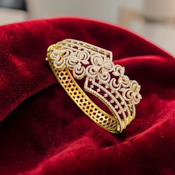 Stunning 6.42 Cts Round Pear Marquise F/VS1 Diamonds Statement Bracelet 14K Gold