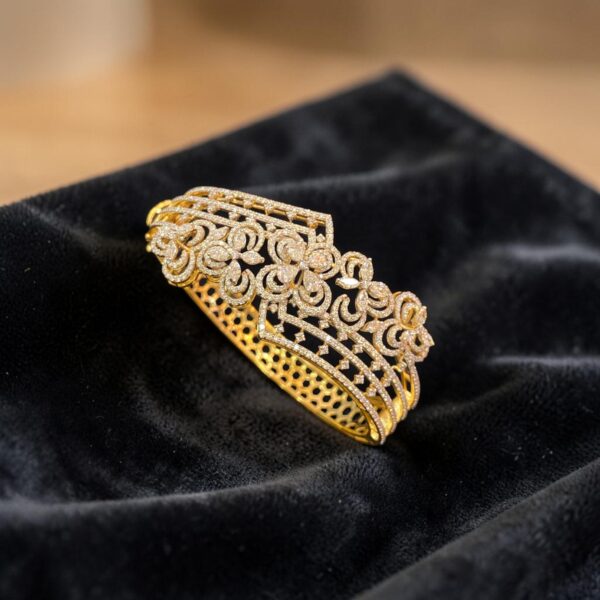 Stunning 6.42 Cts Round Pear Marquise F/VS1 Diamonds Statement Bracelet 14K Gold