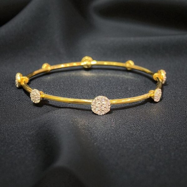 B-606 (32) Pave 1.51 Cts F/VS1 Round Brilliant Cut Natural Diamonds Bangle 18K Yellow Gold
