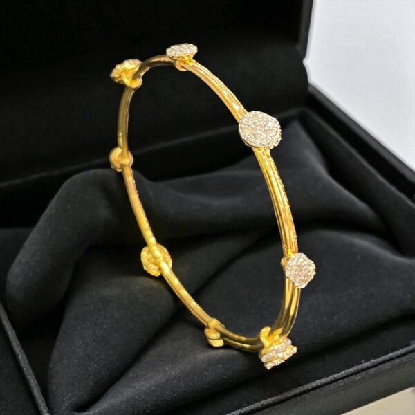 B-606 (34) Pave 1.51 Cts F/VS1 Round Brilliant Cut Natural Diamonds Bangle 18K Yellow Gold