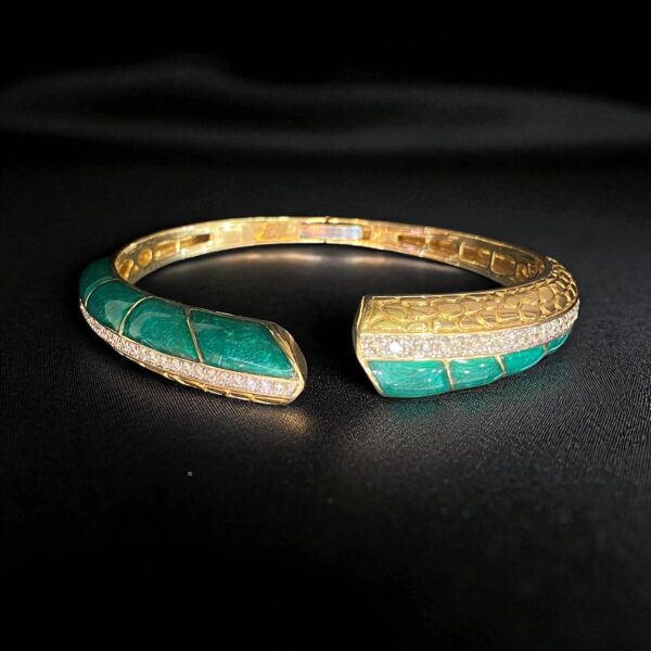 Pave 1.13 Cts Round Brilliant Cut F/VS1 Diamonds Enameled Cuff Bracelet 14K Gold