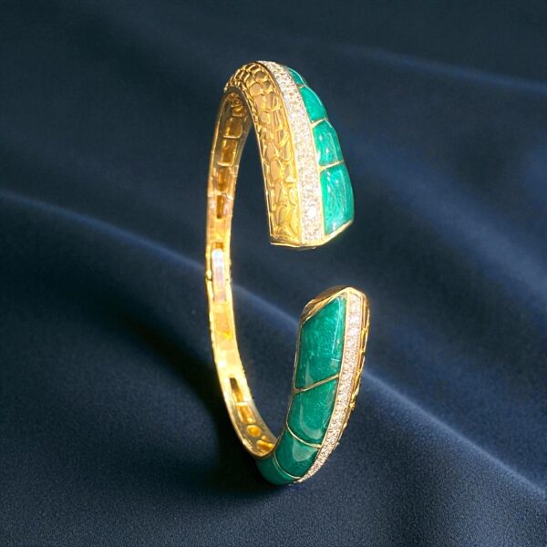 Pave 1.13 Cts Round Brilliant Cut F/VS1 Diamonds Enameled Cuff Bracelet 14K Gold