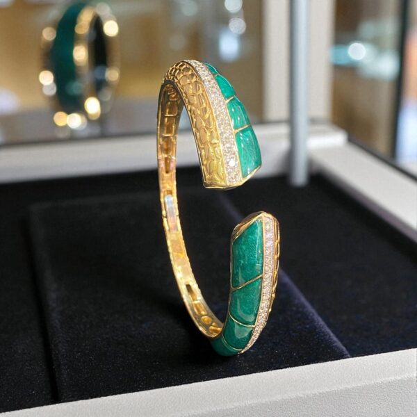 Pave 1.13 Cts Round Brilliant Cut F/VS1 Diamonds Enameled Cuff Bracelet 14K Gold