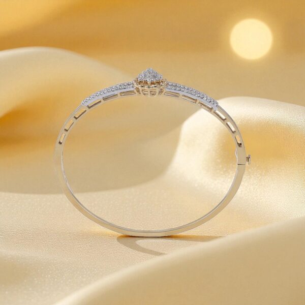 B-619 (7) Pave 0.75 Cts Round Brilliant F/VS1 Diamonds Statement Bracelet 14K Yellow Gold