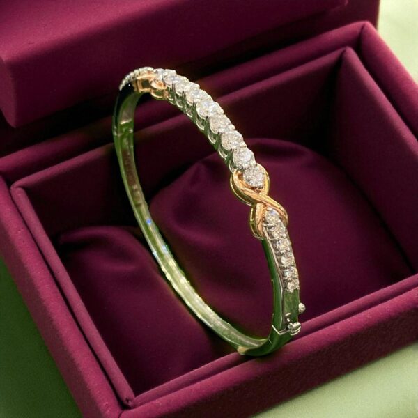 Stunning 2.22 Cts F/VS1 Round Brilliant Cut Diamonds Statement Bracelet 14K Gold