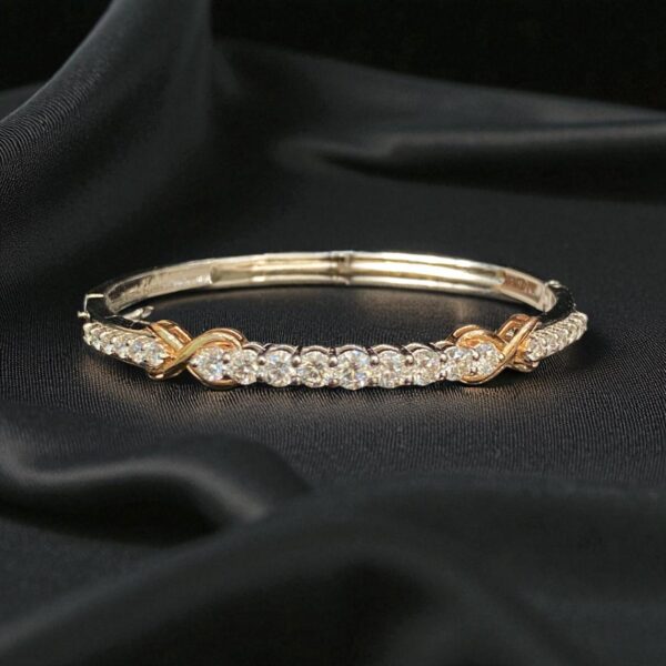Stunning 2.22 Cts F/VS1 Round Brilliant Cut Diamonds Statement Bracelet 14K Gold