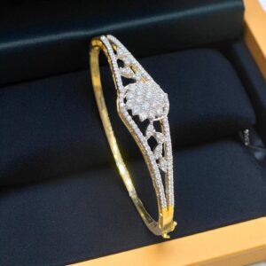 Pave 1.50 Cts F/VS1 Round Brilliant Cut Diamonds Statement Bracelet In 14K Gold