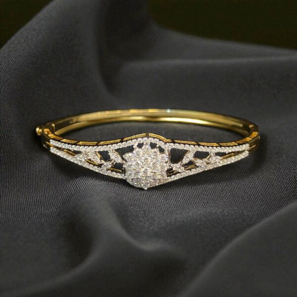 Pave 1.50 Cts F/VS1 Round Brilliant Cut Diamonds Statement Bracelet In 14K Gold
