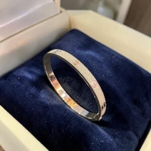 B-633 (29) Pavé 2.79 Cts Round Brilliant F/VS1 Diamonds Unisex Screw Bracelet In 18K Gold