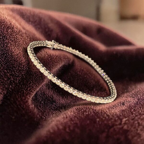 3.92 Cts Round Brilliant F/VS1 Diamonds 4-Prong Unisex Tennis Bracelet 18K Gold