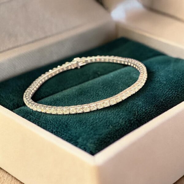 3.92 Cts Round Brilliant F/VS1 Diamonds 4-Prong Unisex Tennis Bracelet 18K Gold
