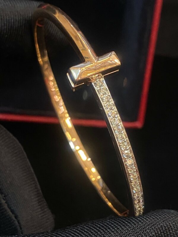 Pave 0.72 Cts Round Brilliant Cut Diamonds T1 Wide Hinged Bracelet In 14K Gold