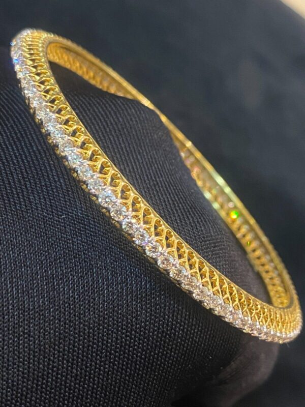 Stunning 4.70 Cts Round Brilliant Cut Natural Diamonds Bangle In Fine 14K Gold