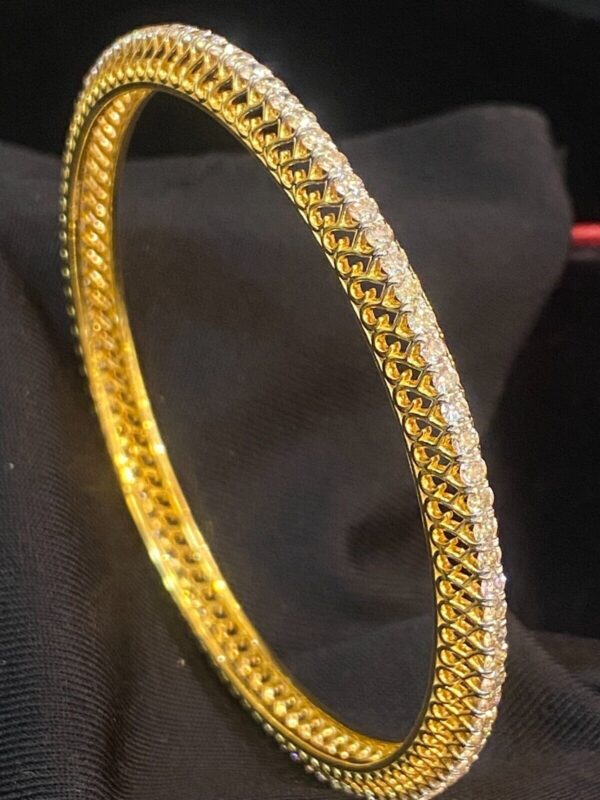 Stunning 4.70 Cts Round Brilliant Cut Natural Diamonds Bangle In Fine 14K Gold
