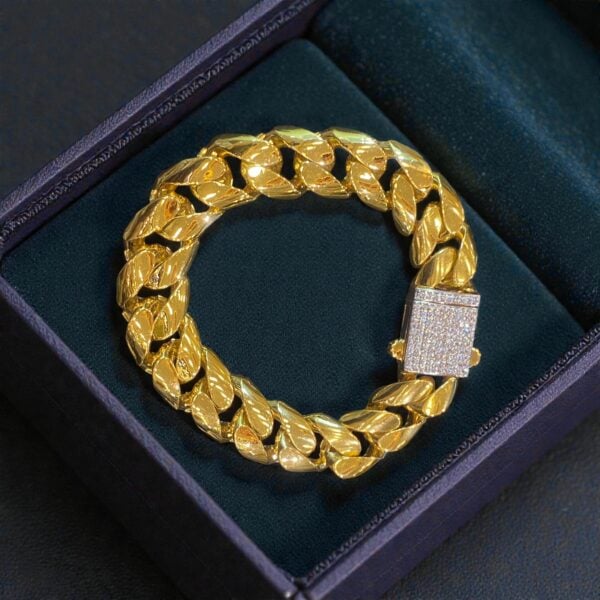 B-995 (21) Vintage Dubai Style Men’s Cuban Link Bracelet in Fine 22K Yellow Gold