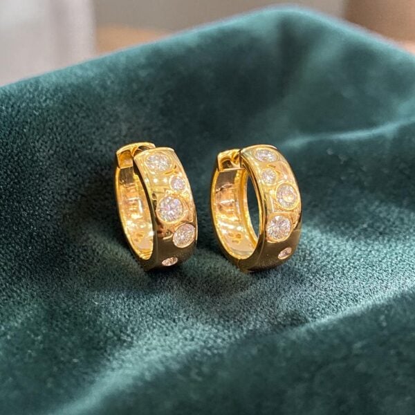 0.70 Cts Round Brilliant F/VS1 Scattered Diamonds Unisex Huggie Earrings 18K Gold