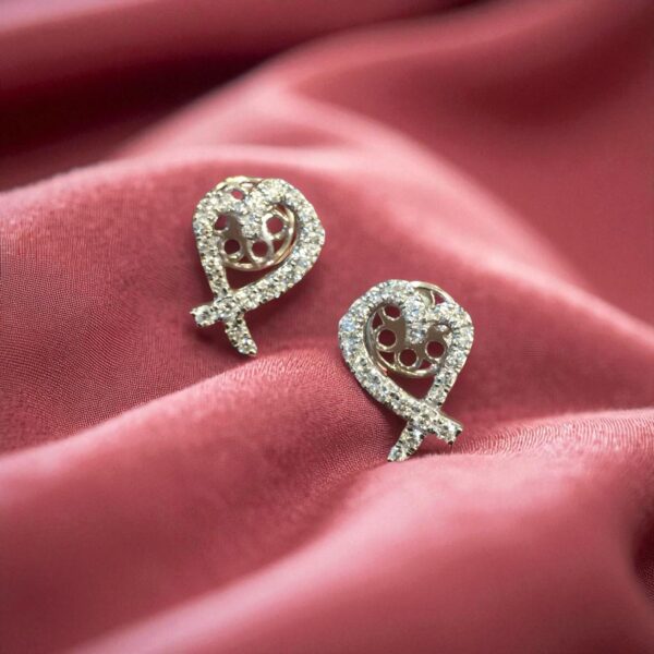Pave 0.89 Carats F/VS1 Round Brilliant Cut Diamonds Heart Stud Earrings 18K Gold