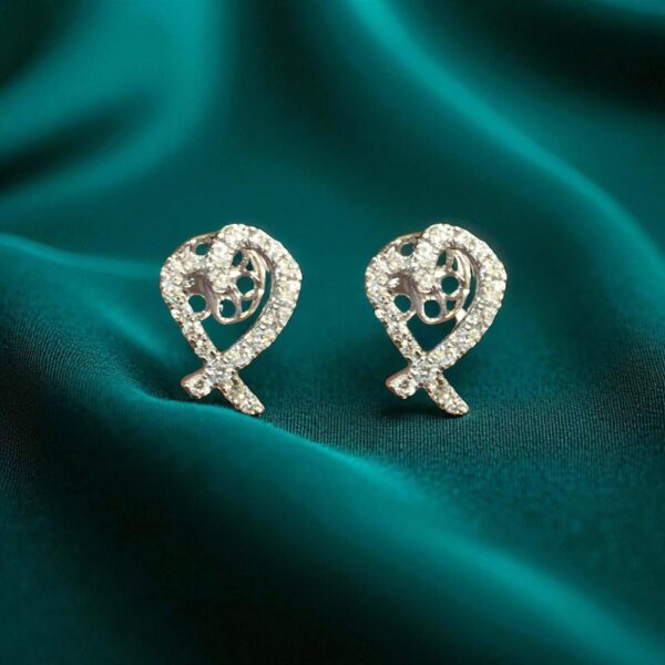 Pave 0.89 Carats F/VS1 Round Brilliant Cut Diamonds Heart Stud Earrings 18K Gold