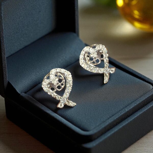 Pave 0.89 Carats F/VS1 Round Brilliant Cut Diamonds Heart Stud Earrings 18K Gold