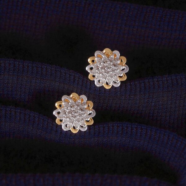 E-178 (6) Pave 0.98 Cts Round Brilliant F/VS1 Diamonds Snowflake Stud Earrings In 14K Gold
